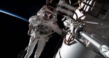 Astronaut Frank Rubio v otvorenom kozme pri ISS