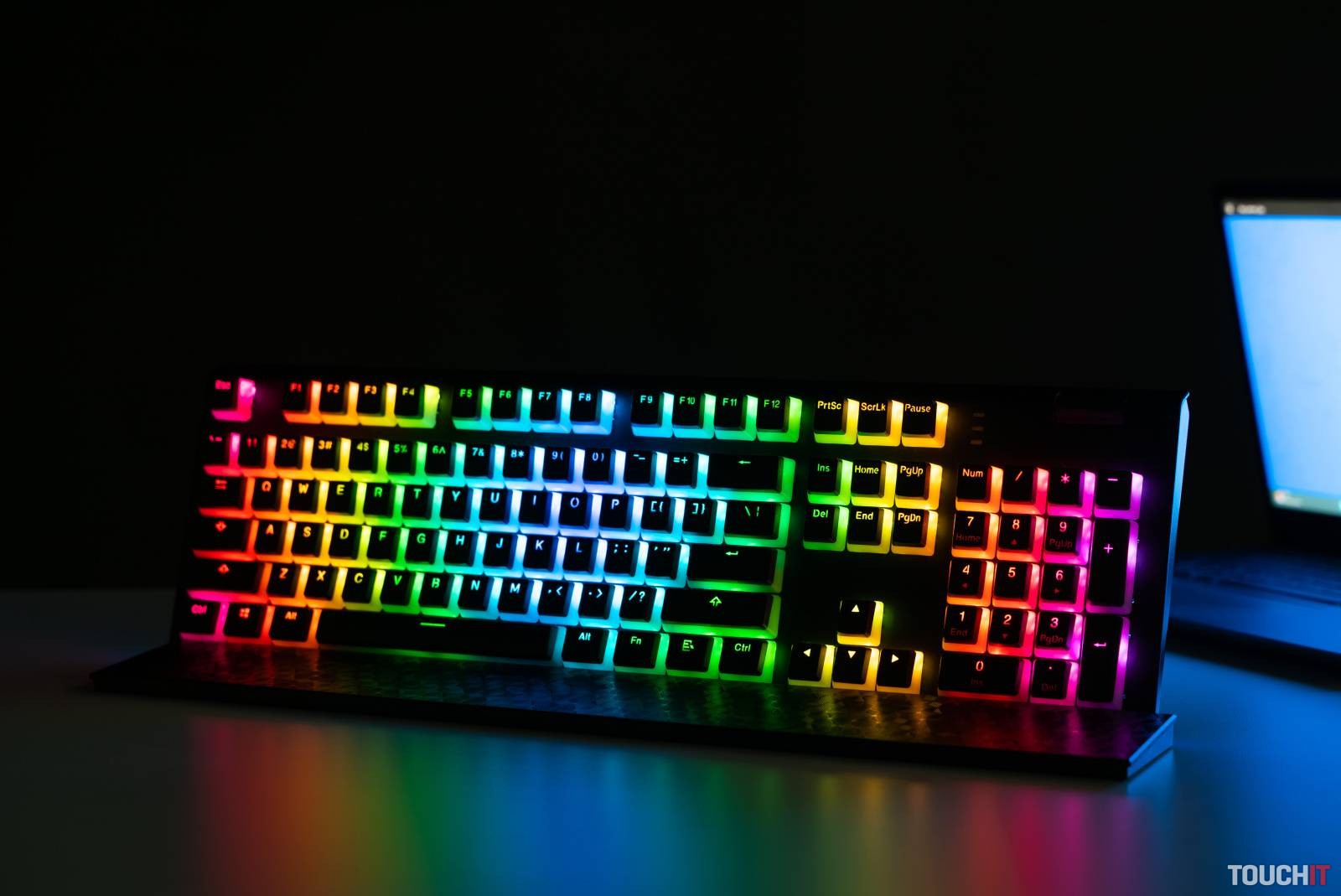 ENDORFY Omnis Pudding Red: Mechanická klávesnica na prácu aj zábavu