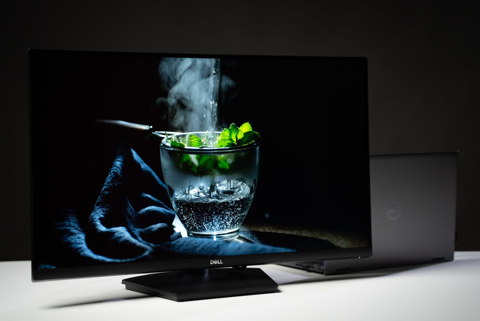 DELL SE2723DS: Monitor do kancelárie alebo pracovne (RECENZIA)