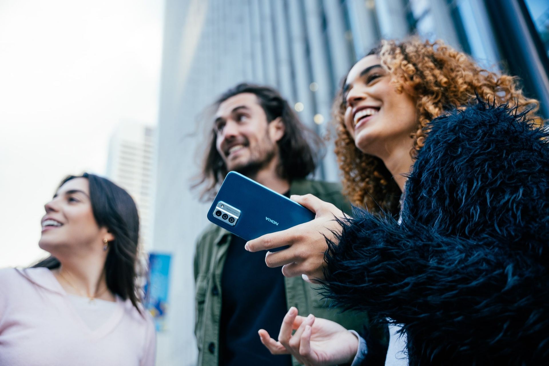 Nokia: vymeňte si batériu v telefóne sami. Alebo aj prasknutý displej