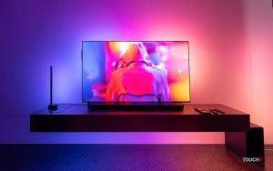 Samsung televízor s podsvietením Philips Hue