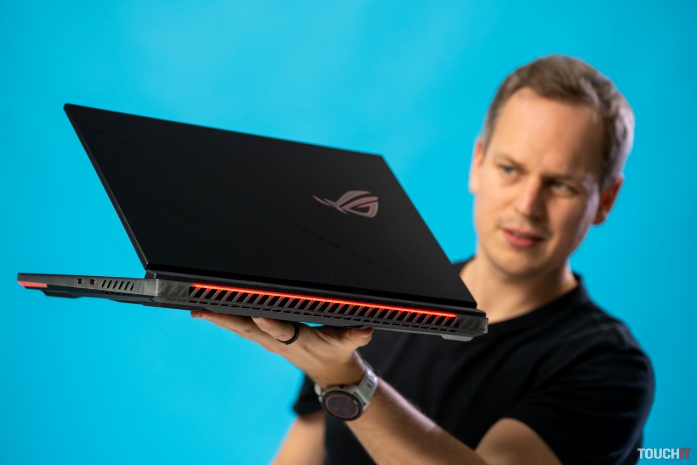 ROG Strix SCAR 18 (2023): Herná beštia (RECENZIA)