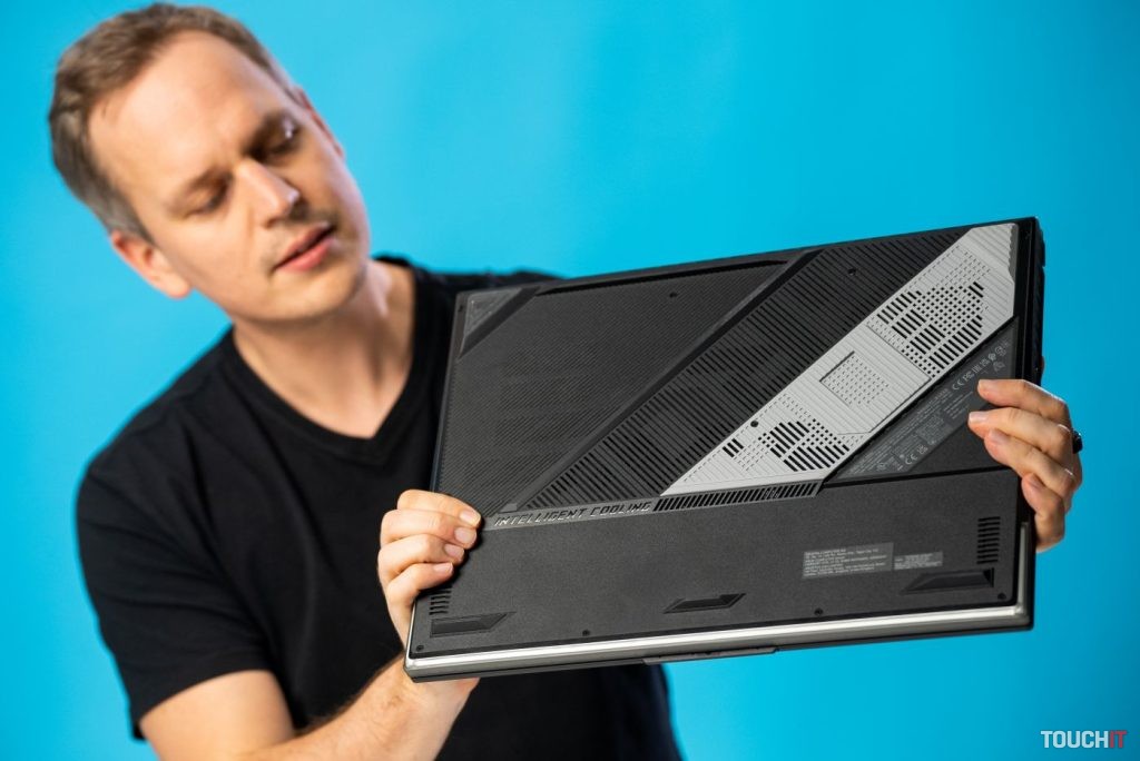 ROG Strix SCAR 18 (2023) G834