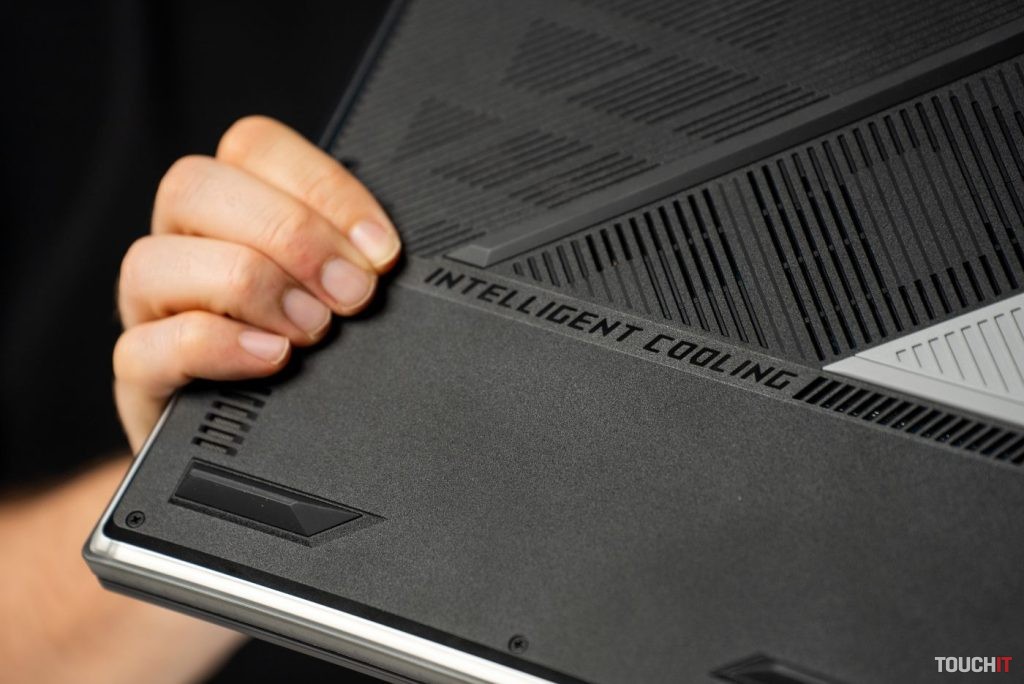 ROG Strix SCAR 18 (2023) G834