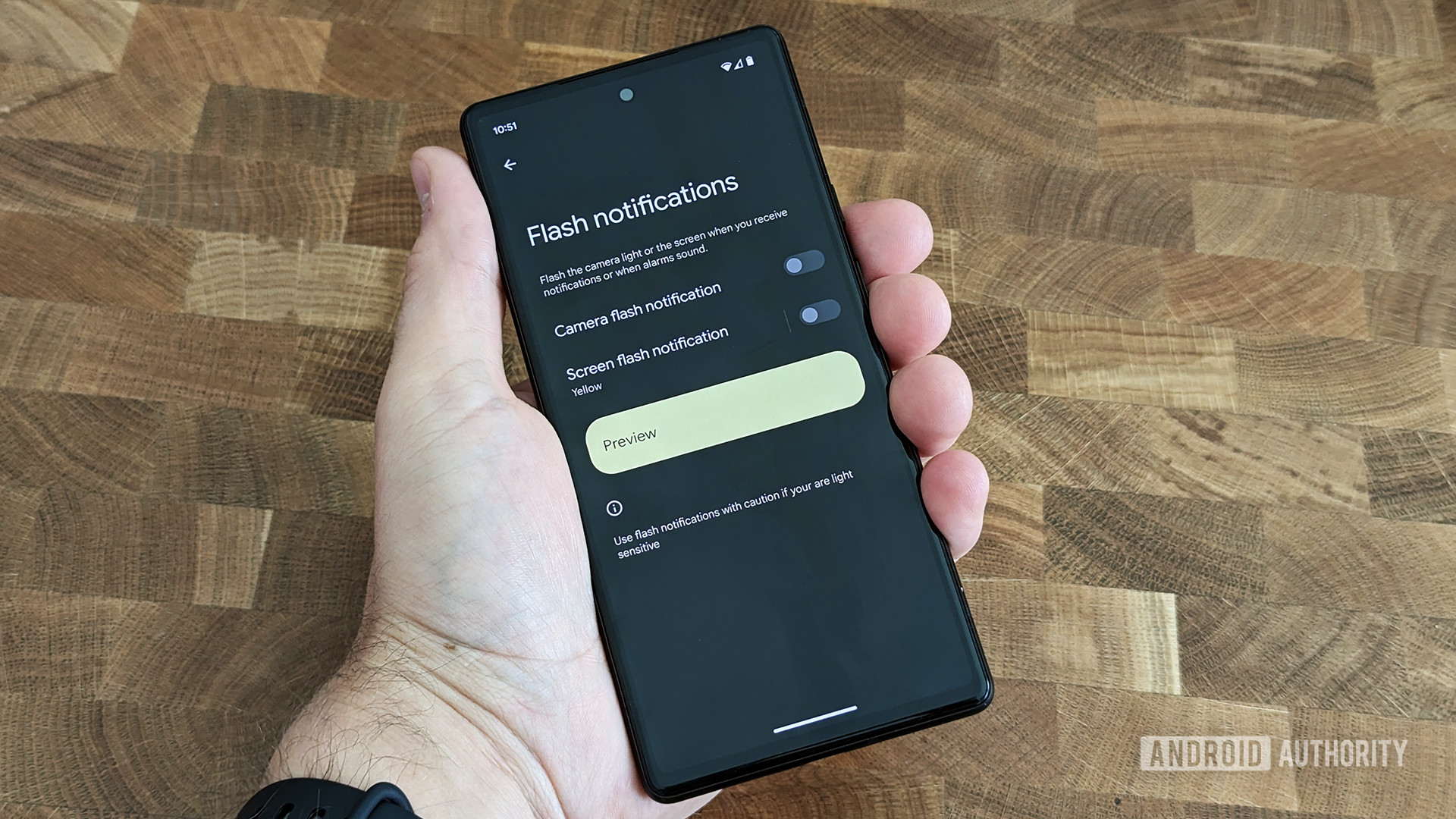 Android 14 umožní používať na signalizáciu notifikácií aj blesk fotoaparátu či záblesky obrazovky
