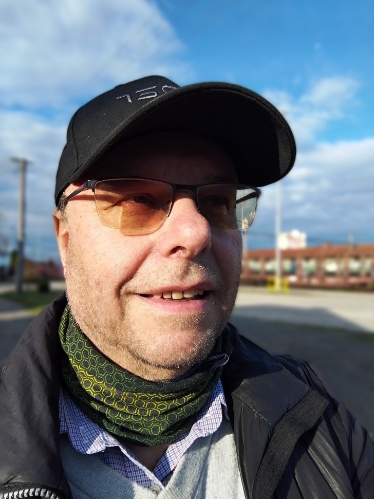 Selfie s rozmazaním pozadia