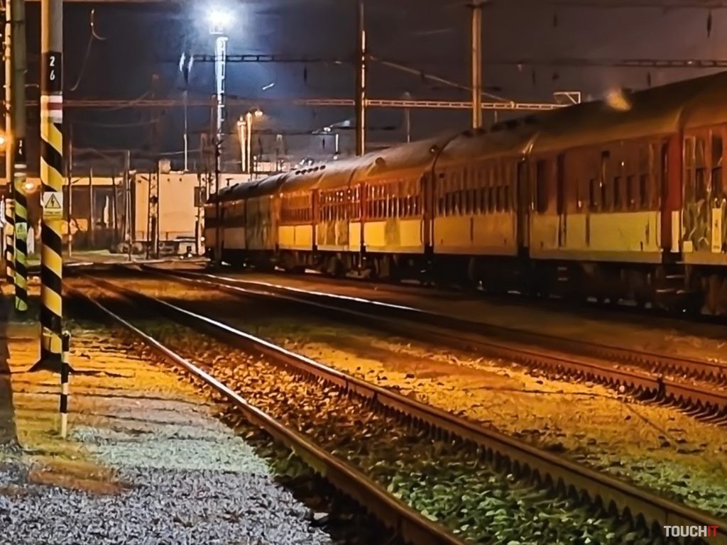 HONOR Magic5 Pro Nočný režim 10× zoom