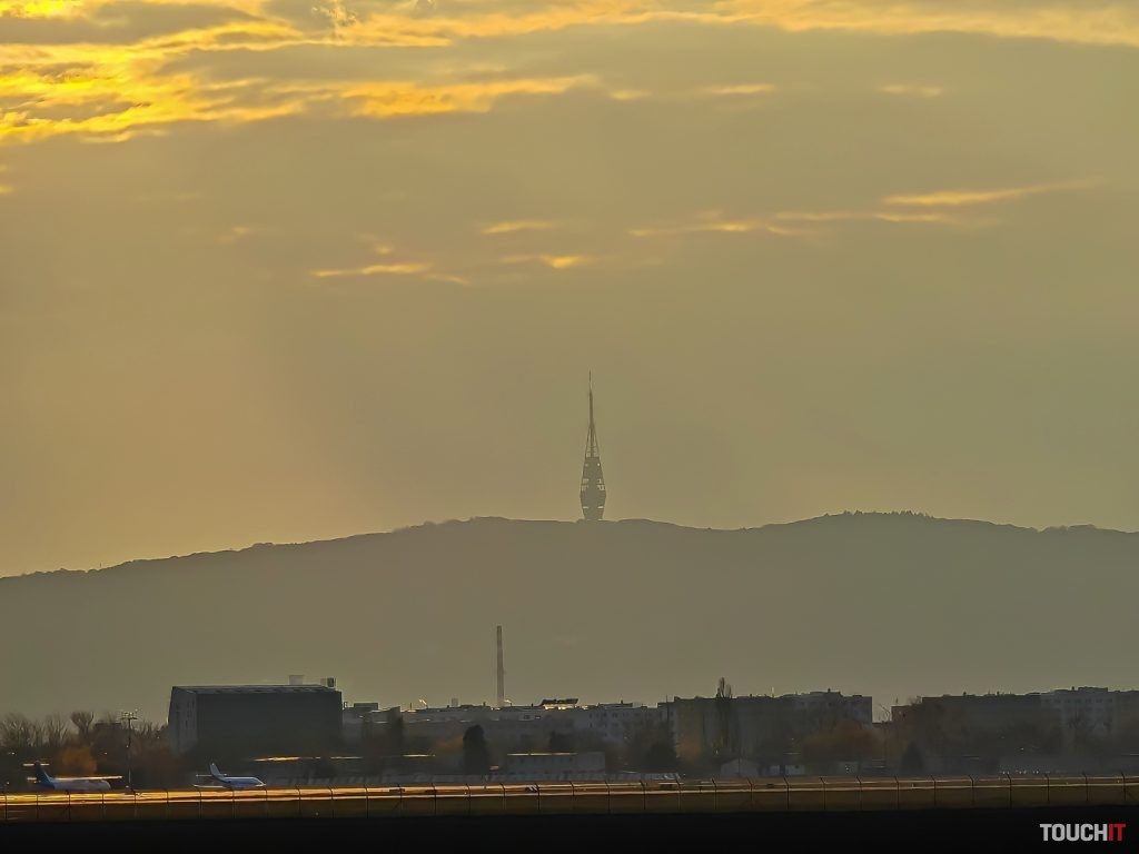 HONOR Magic5 Pro 10× zoom