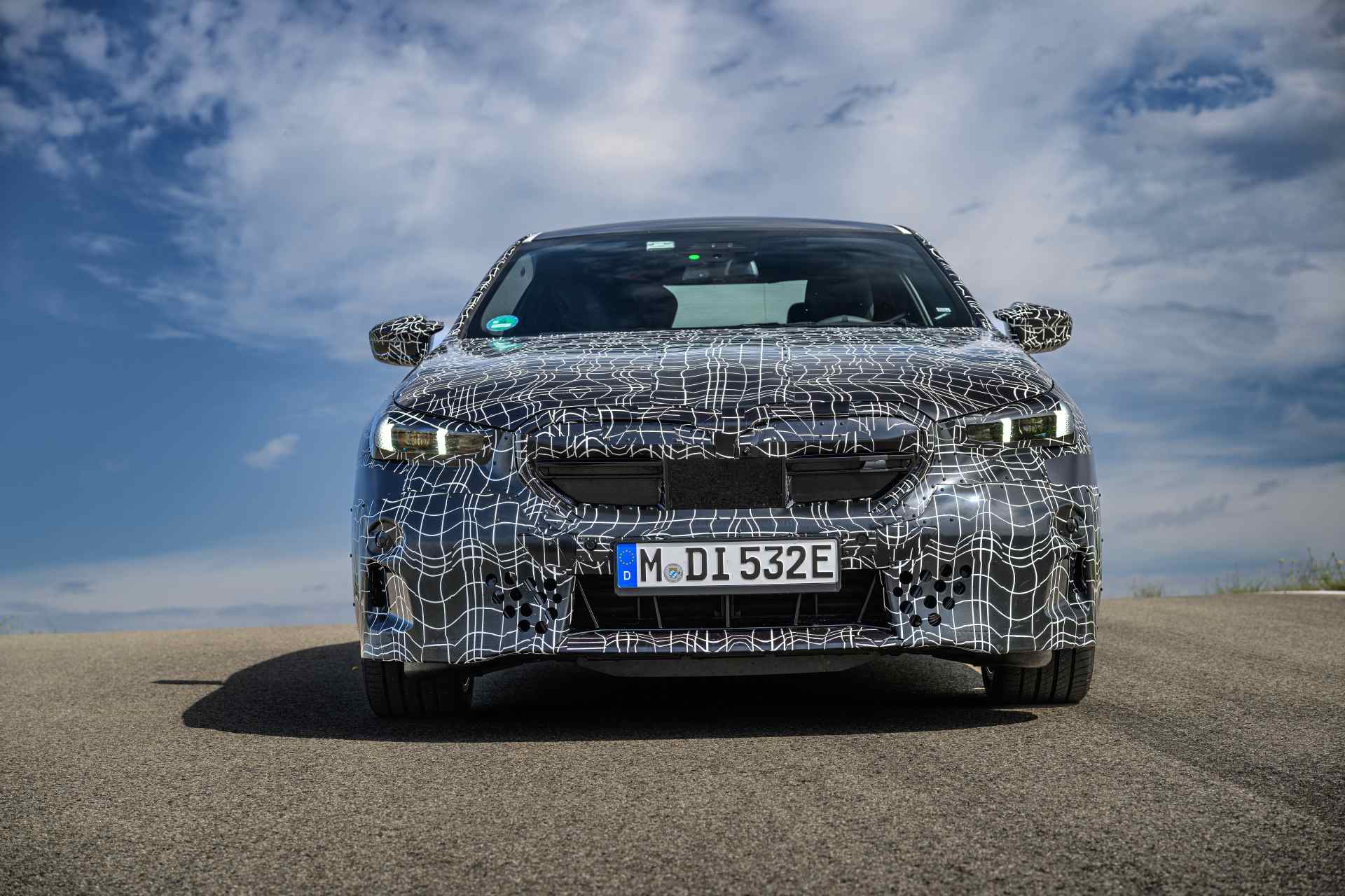 La technologie intelligente comme base d’une nouvelle expérience de conduite : la BMW i5 lors des tests dynamiques d’été