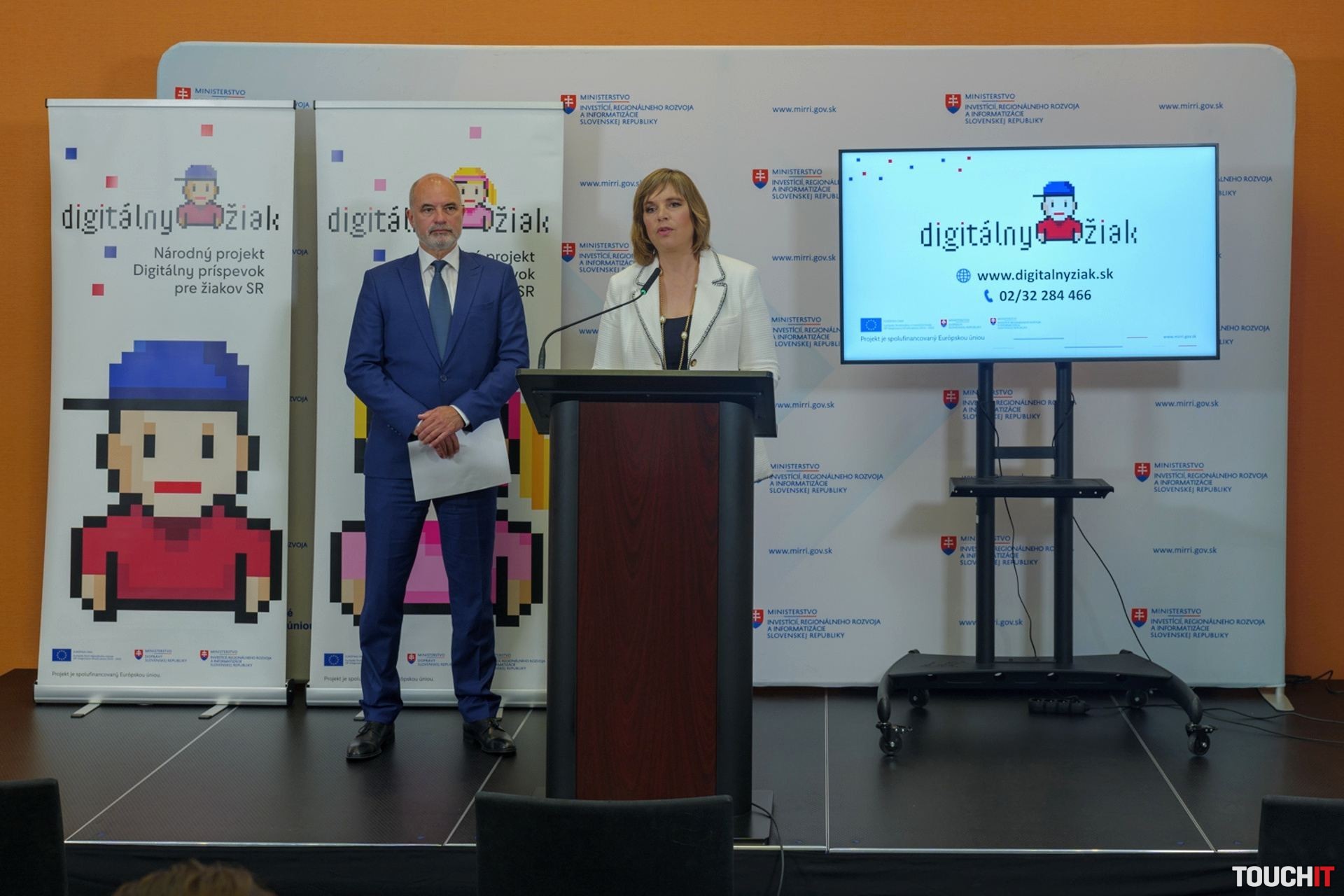 Takto získajú žiaci 350 eur na nákup notebooku alebo tabletu. Čas je do konca júna