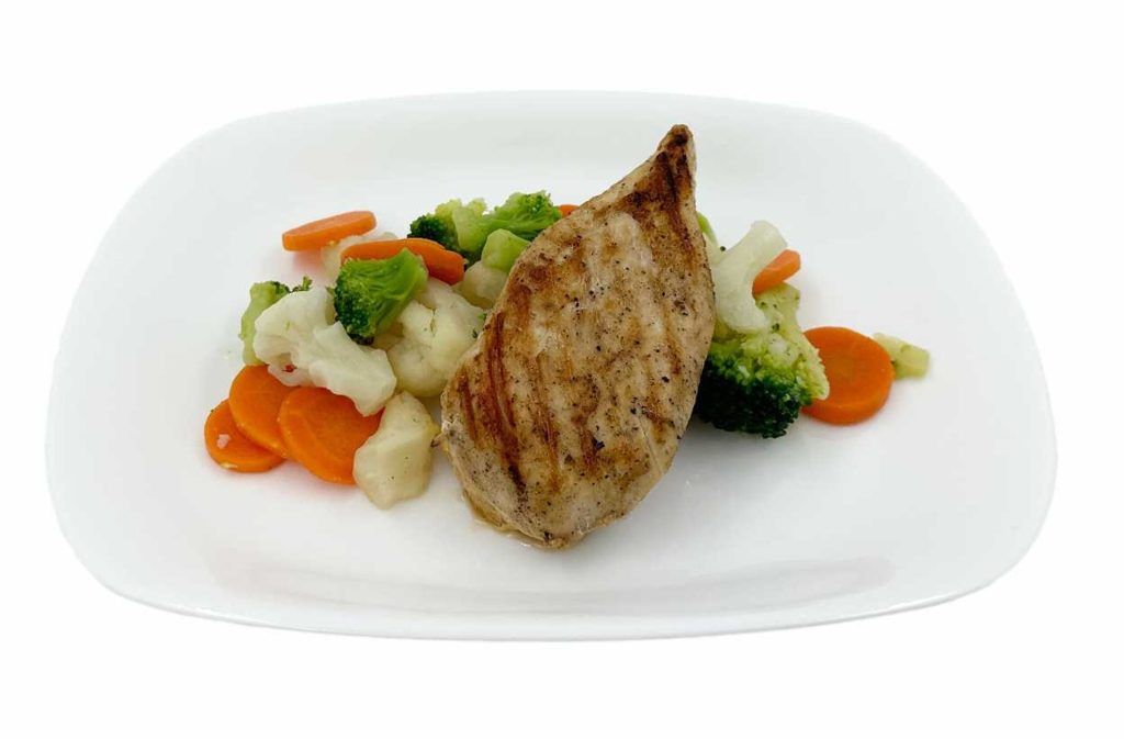 Kurací steak s parenou zeleninou na masle