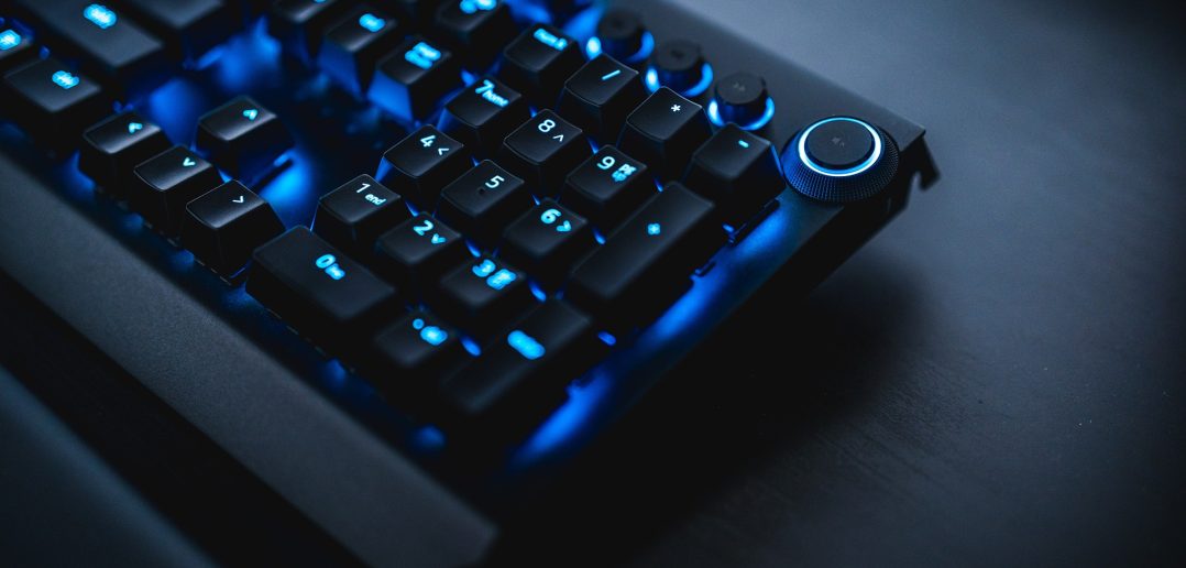 herná klávesnica s modrým podsvietením