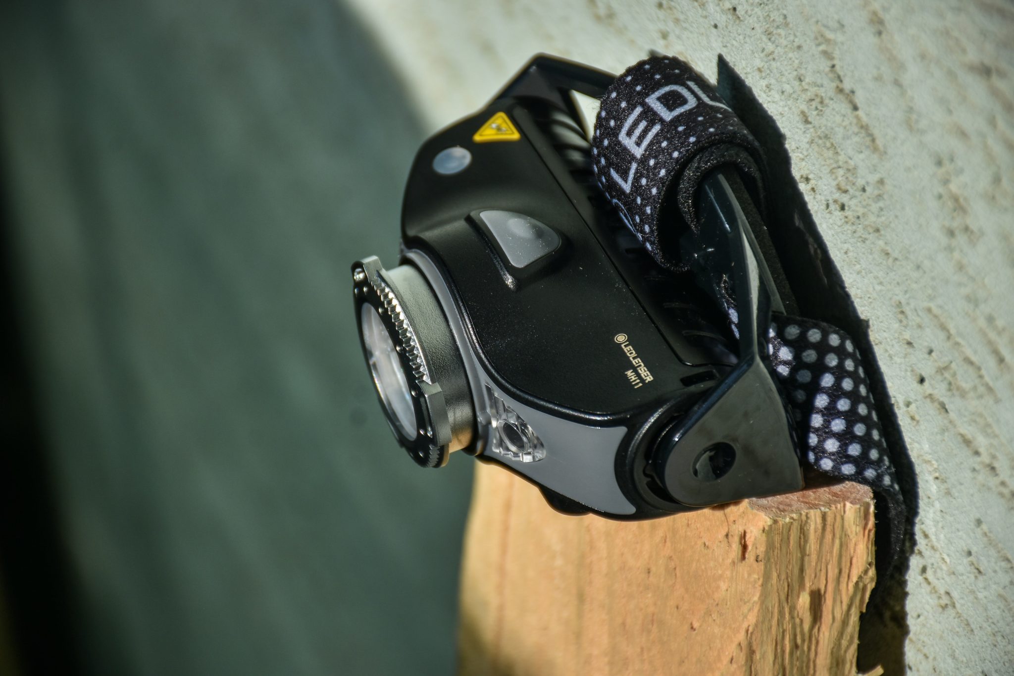 LEDLENSER MH11: Výkonný zdroj svetla pre vaše letné dobrodružstvá s RGB režimom a smart funkciami