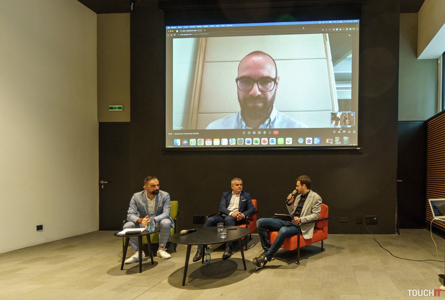 Pandémia zmenila všetko. Ľudia už nechcú čakať na kuriéra, chcú si vyzdvihnúť balík sami