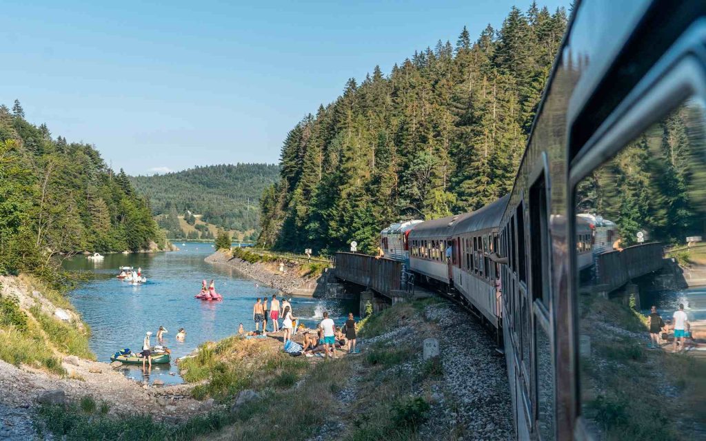 Vyberte sa vlakom k vodným plochám v Slovenskom raji či na turistiku
