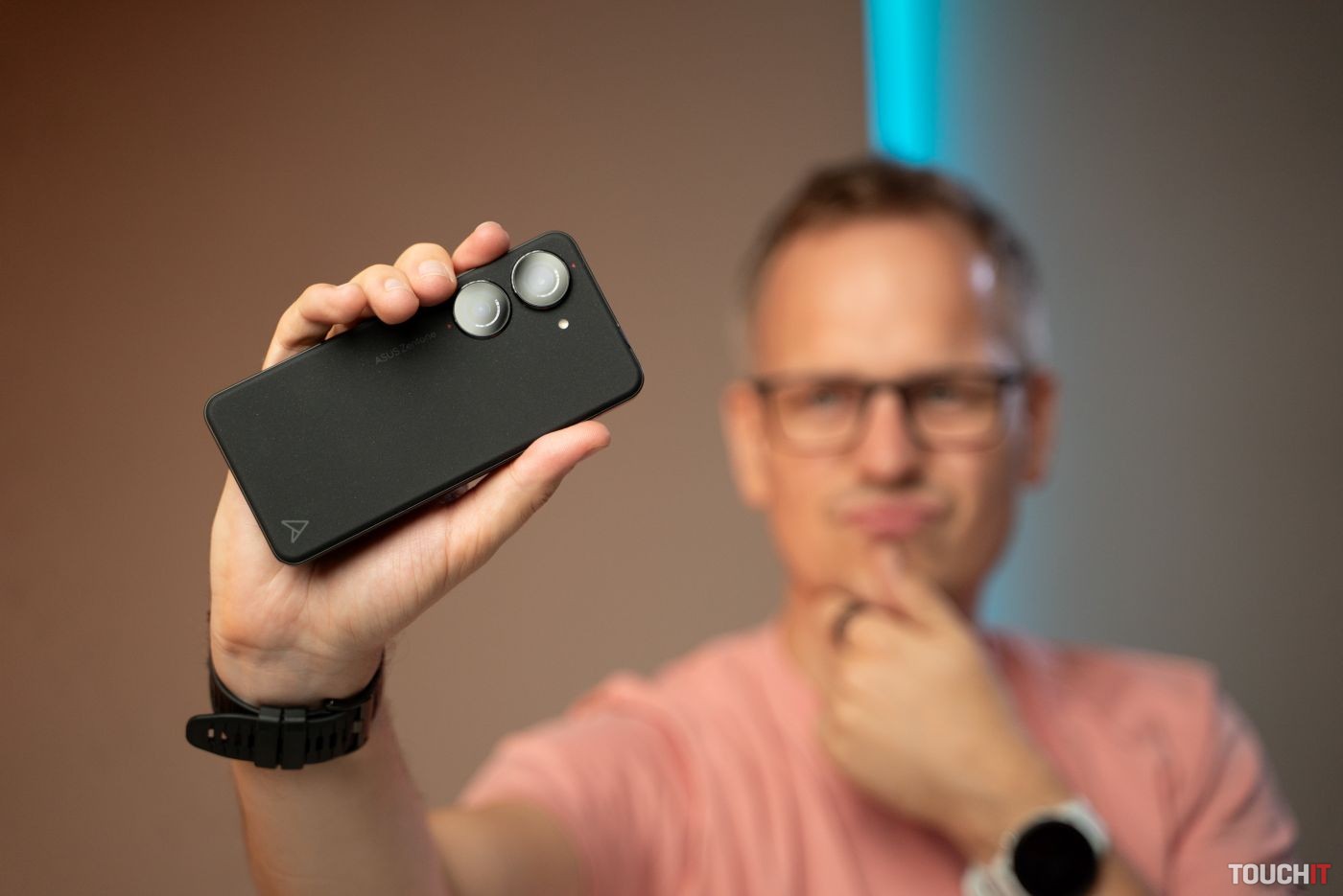 ASUS Zenfone 10 oficiálne: Kráľ kompaktných smartfónov je späť