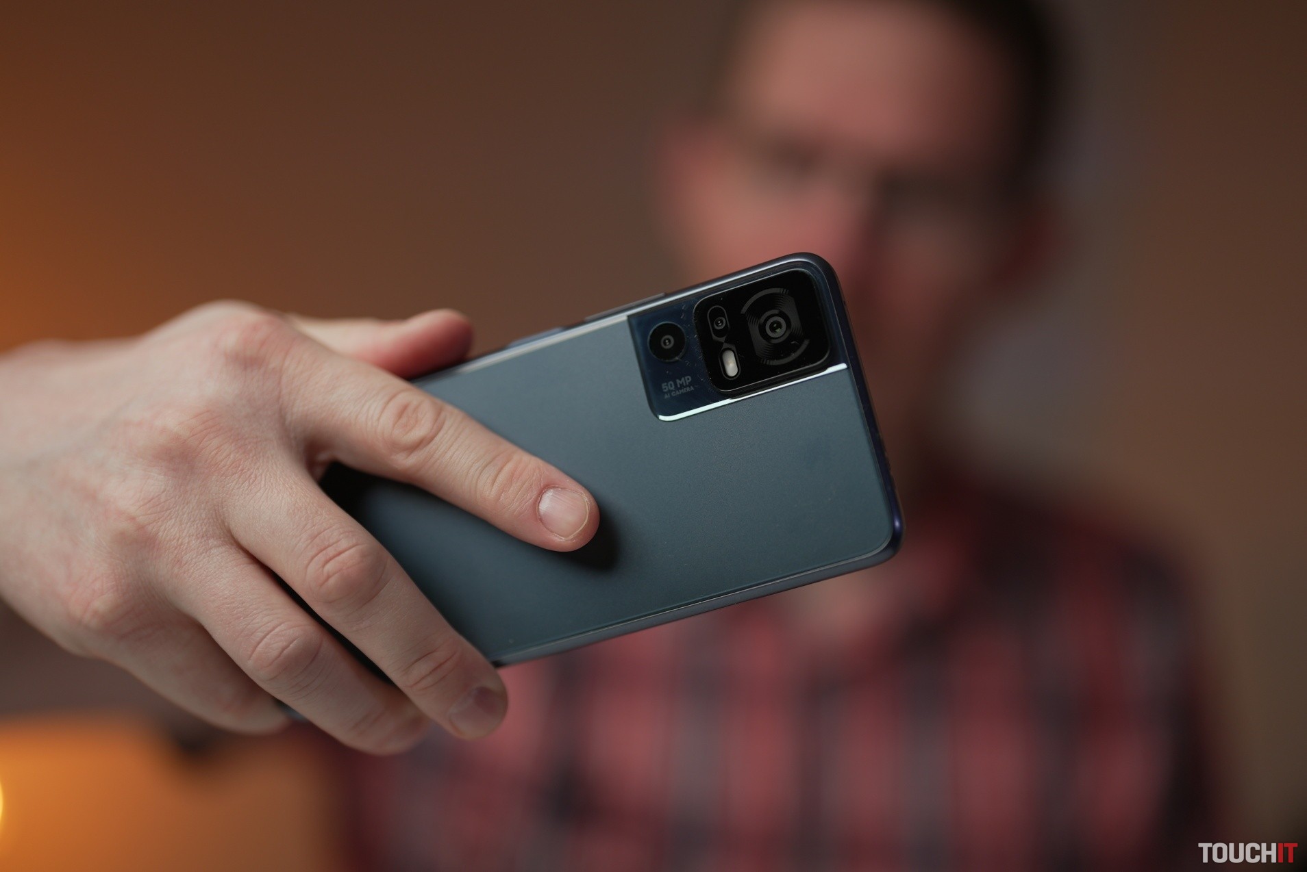 TCL 40 SE: Lacný smartfón s lepším displejom (RECENZIA)