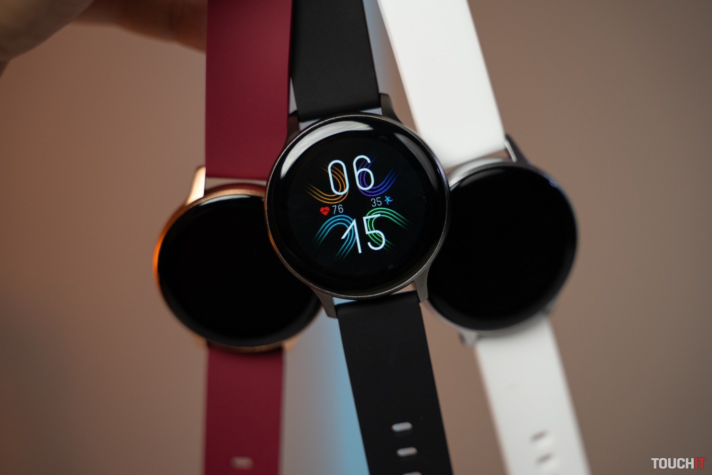 Canyon Badian SW-68: Čisté tvary a elegancia v smart hodinkách