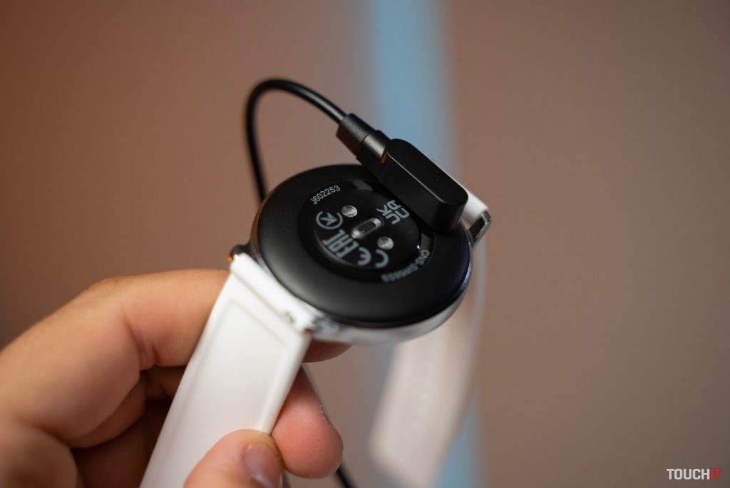 Canyon Badian SW-68: Čisté tvary a elegancia v smart hodinkách