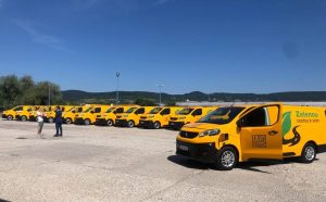 Pošta pokračuje v obnove vozového parku, do prevádzky uvádza nové elektromobily