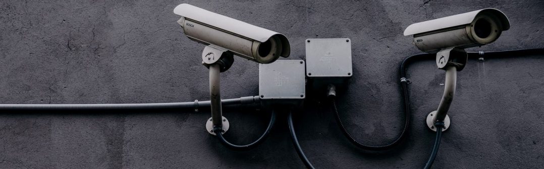 kamery na stene sledovanie