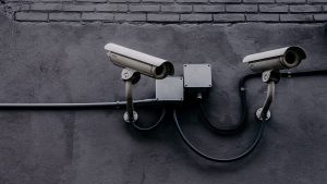 kamery na stene sledovanie