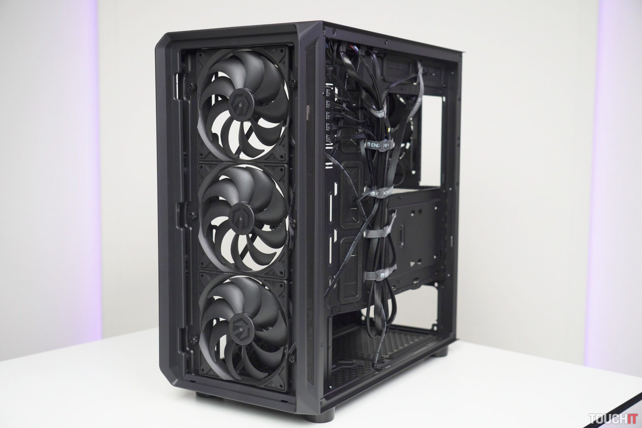 Endorfy Arx 700 Air: Skrinka na postavenie tichého počítača