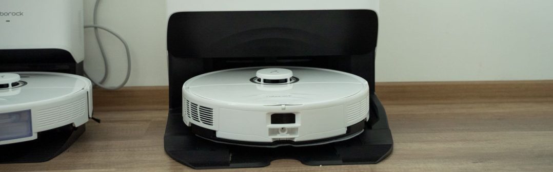 Roborock S8 Pro Ultra (vpravo) a Roborock S8+ (vľavo)