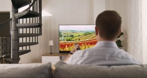 Panasonic je o pohode. Má nové televízory, foťáky a tiež inteligentné kŕmenie pre psa