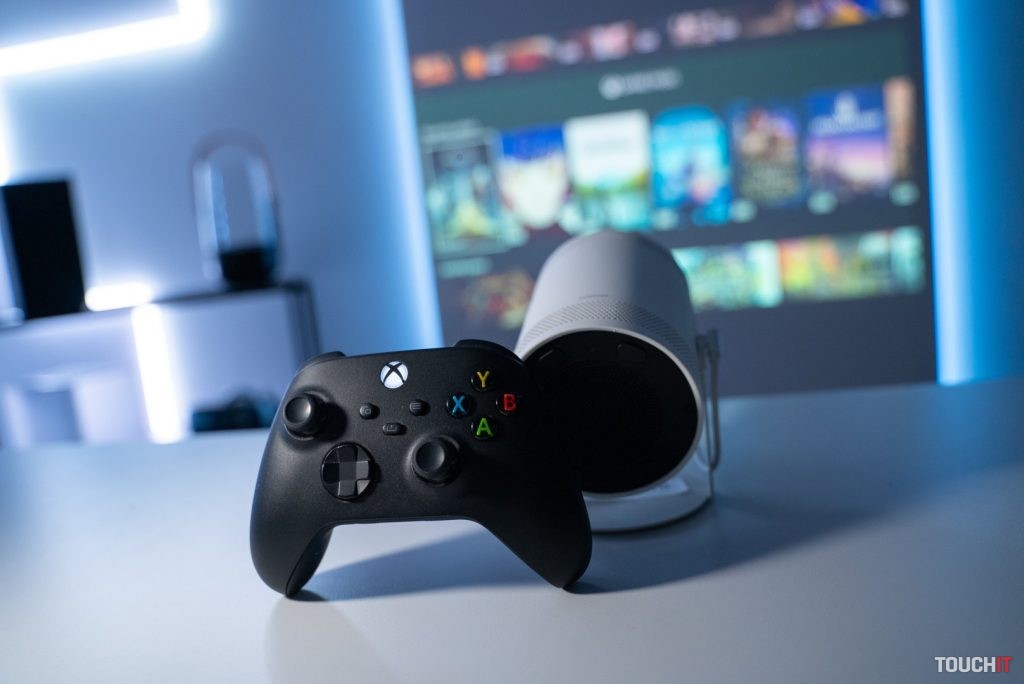 Projektor Freestyle a herná konzola pre Xbox