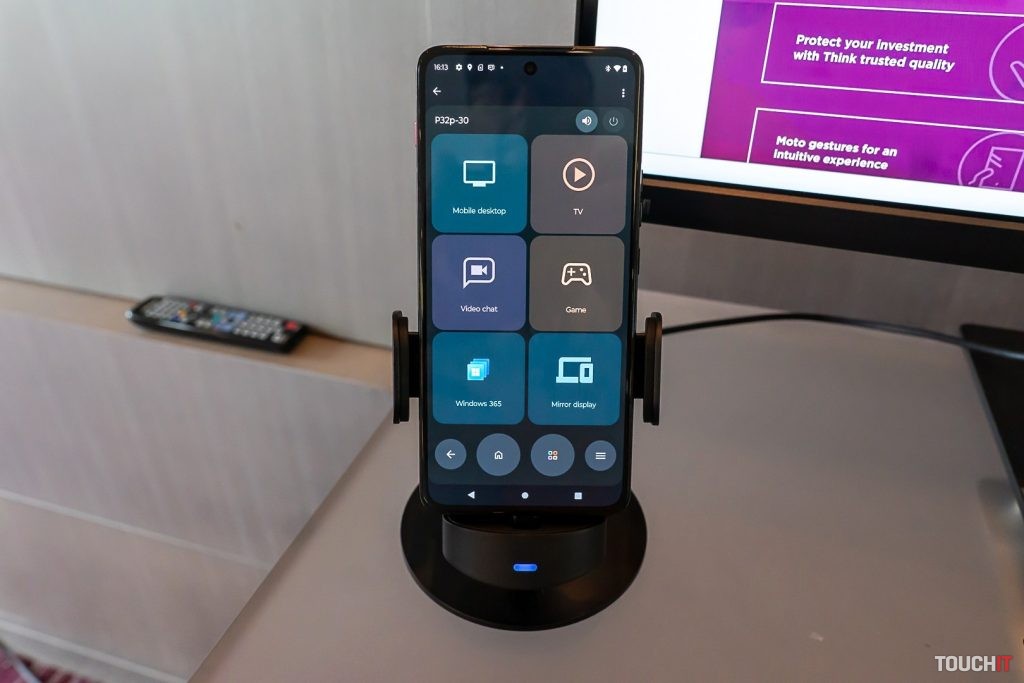 Motorola ThinkPhone pripravená na prepojenie s Windows 365