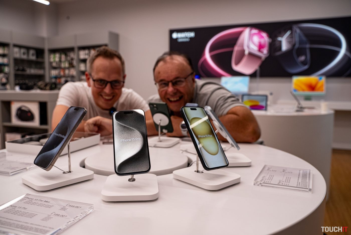 iPhone 15 (Pro) je v predaji na Slovensku. Pozrite si video s našimi prvými dojmami