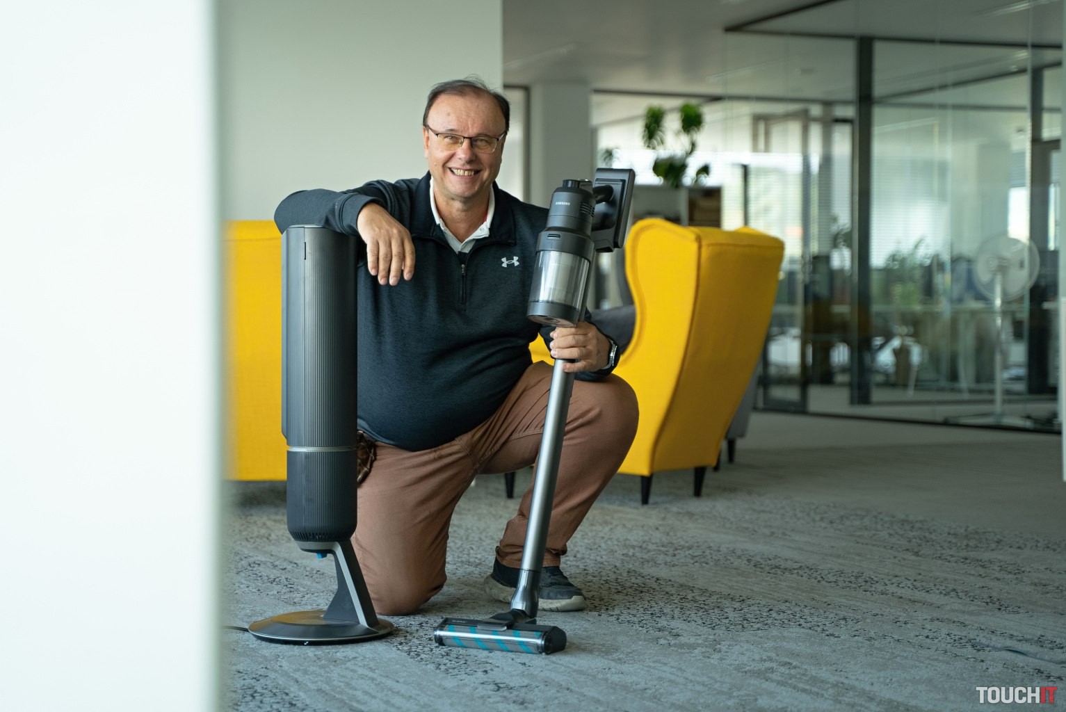 Vysávač Bespoke Jet AI: umelá inteligencia pri domácich prácach