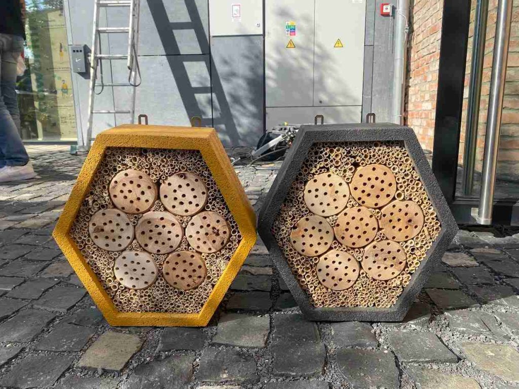 Hmyzí Grandhotel už aj v Lučenci: Spoločnosť Mobilonline prispieva k lepšiemu a zdravšiemu životnému prostrediu