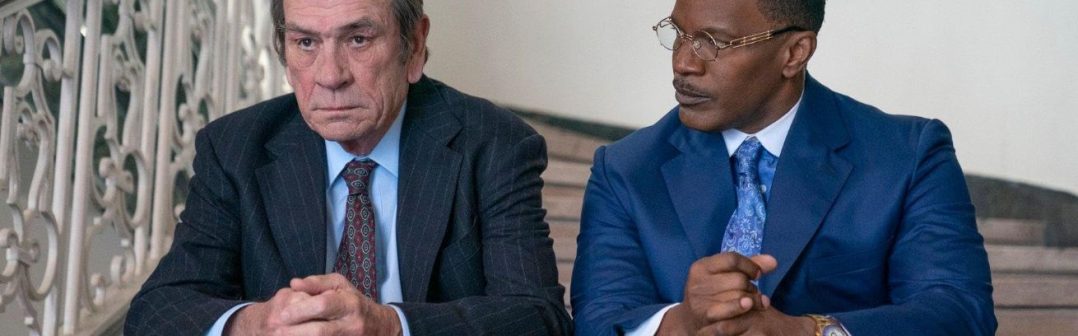 the burial film 2023 s dvomi hlavnymi postavami na obrazku