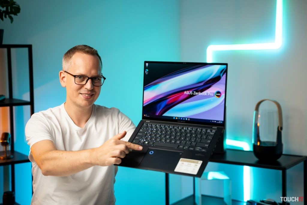 ASUS Zenbook Pro 14 OLED (UX6404)