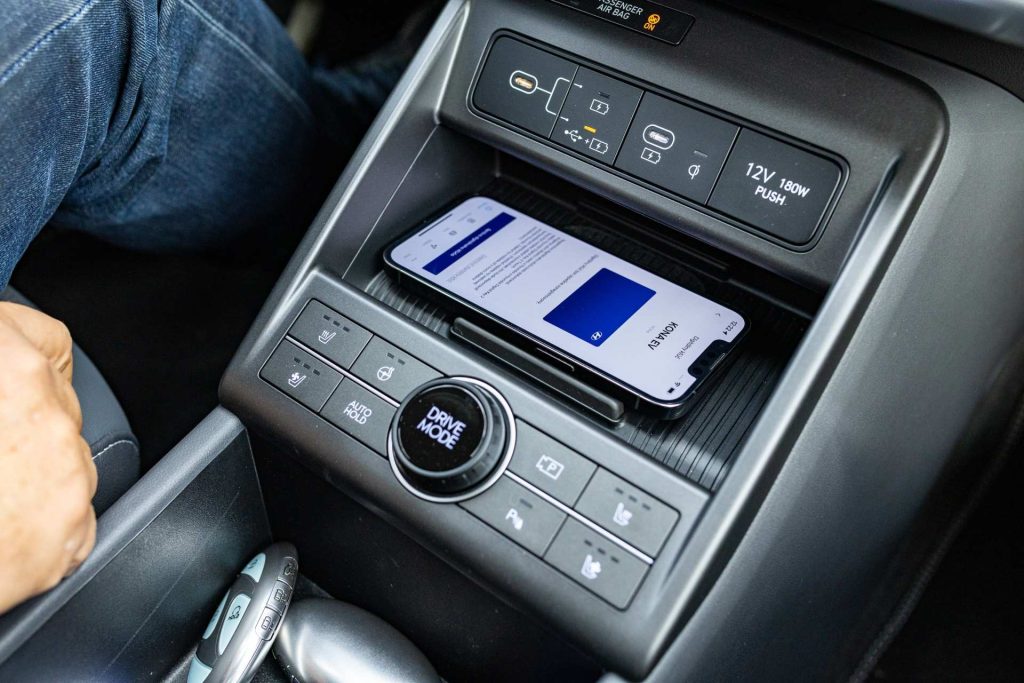 iPhone s digitálnym kľúčom uloženým v čítačke umožní naštartovanie vozidla