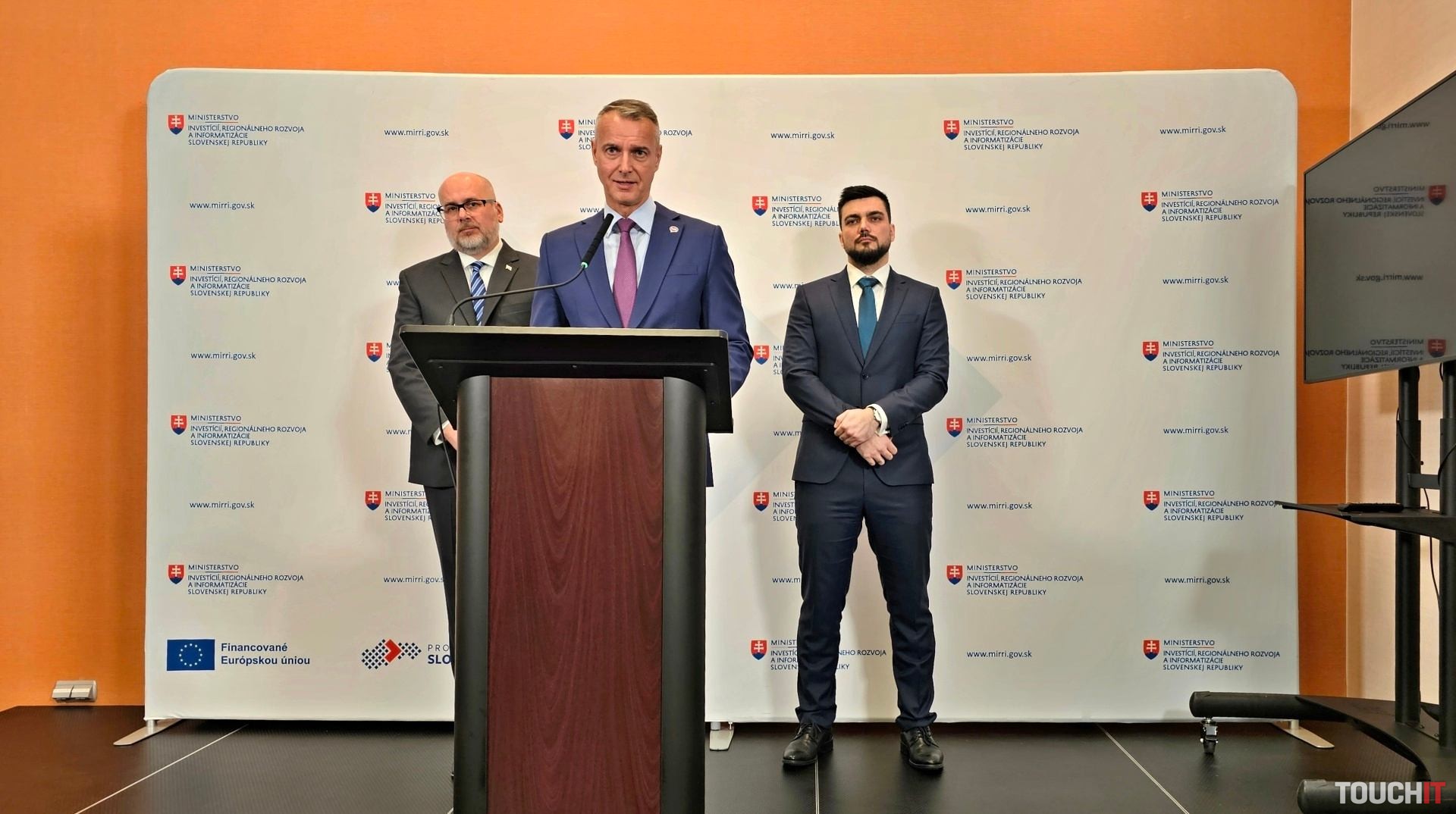 Aké bude Slovensko v oblasti informatizácie? Kde skonči Digitálny žiak a elektronické služby štátu?