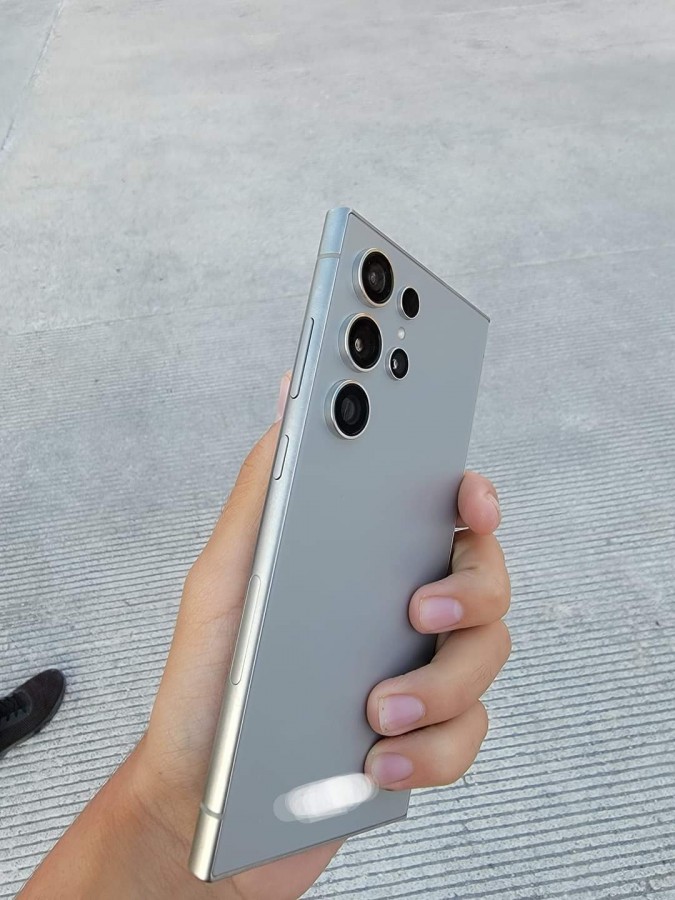 Samsung Galaxy S24 Ultra na skutočných fotografiách