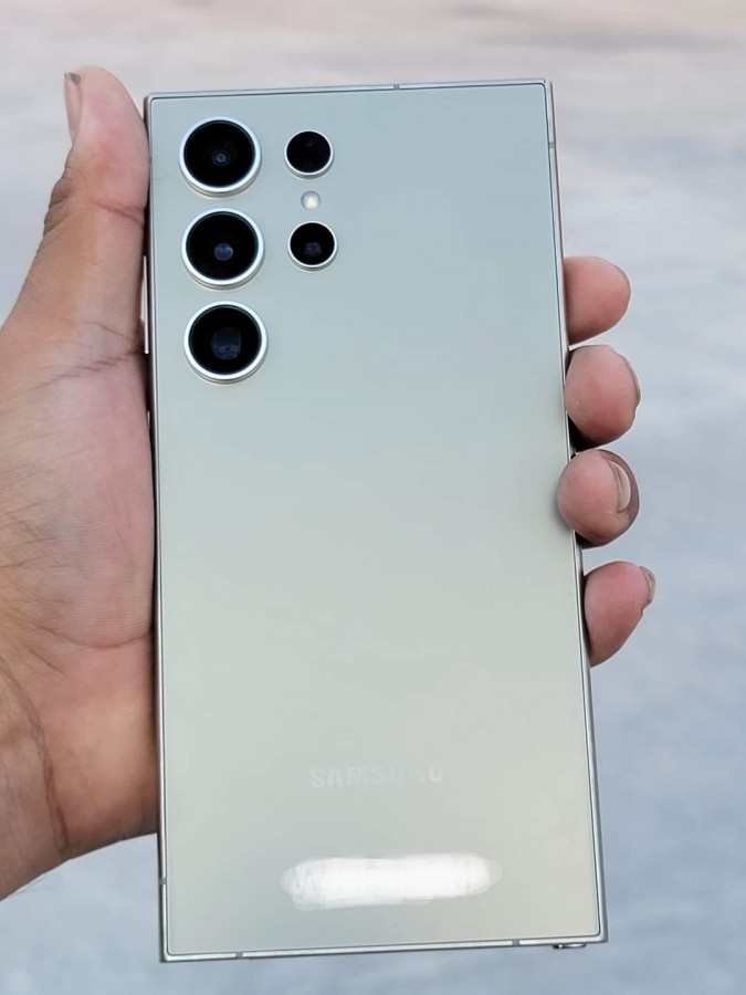 Samsung Galaxy S24 Ultra na skutočných fotografiách