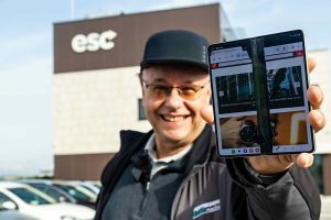 Samsung Galaxy Z Fold4 s prasknutým displejom