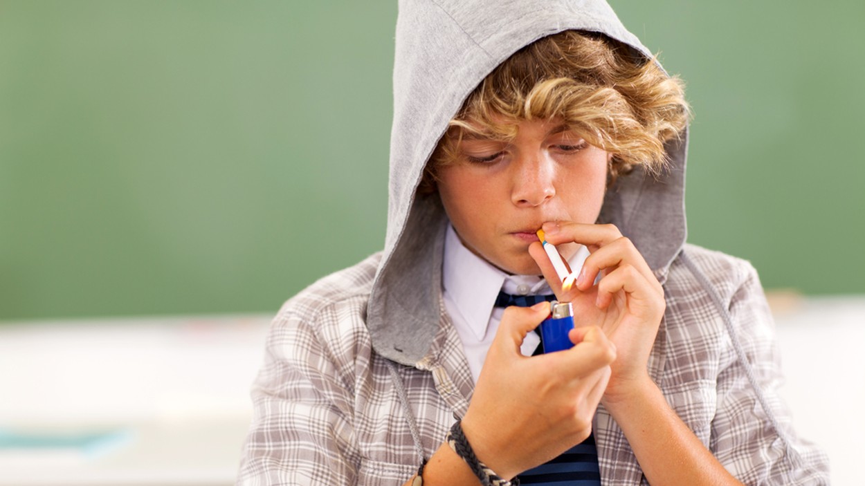 Máte doma tínedžera? Fajčí? Pomôžte mu zbaviť sa závislosti