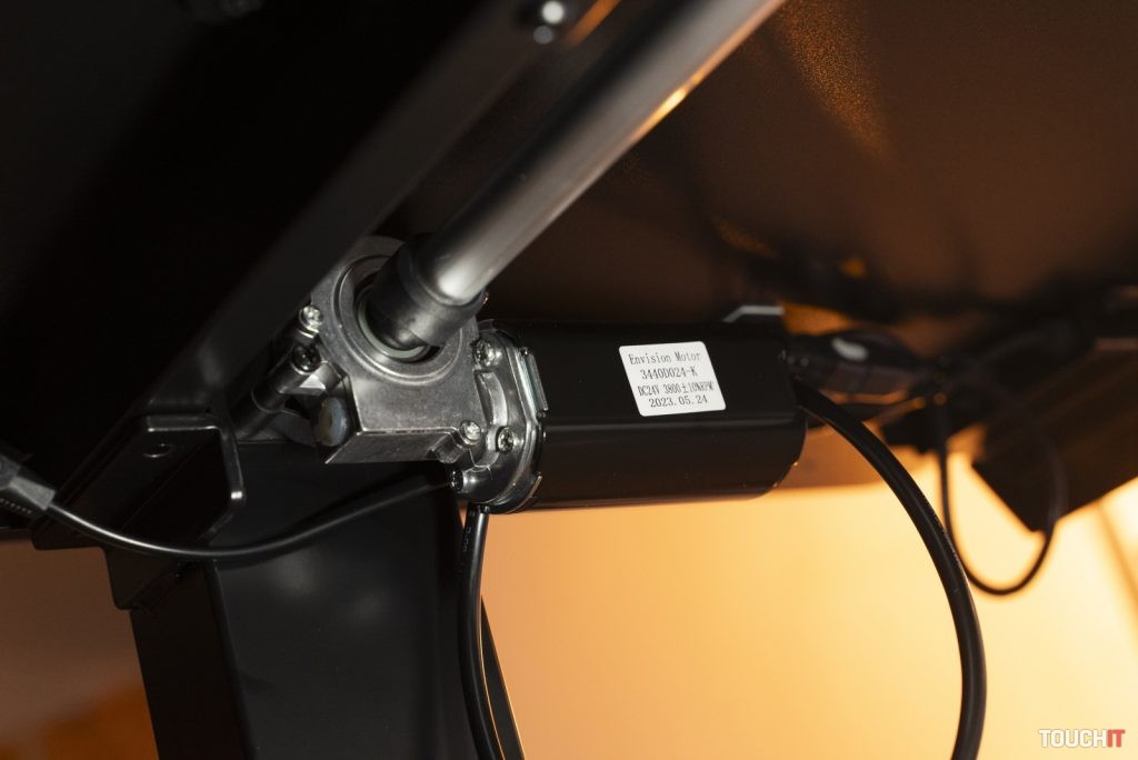 Endorfy Atlas L Electric: Stôl, ktorý sa vám prispôsobí