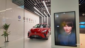 Automobilka MG otvorila špeciálnu predajňu v Eurovea. Sú otvorení vždy a majú virtuálnu asistentku