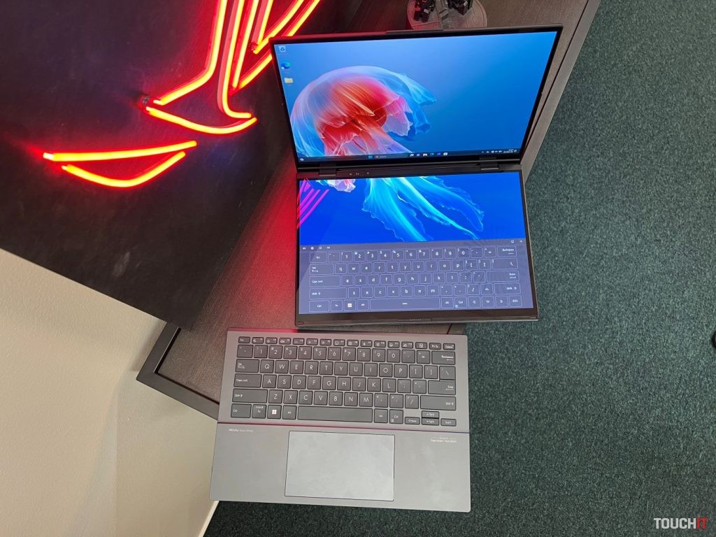 ASUS Zenbook Duo (UX8406)