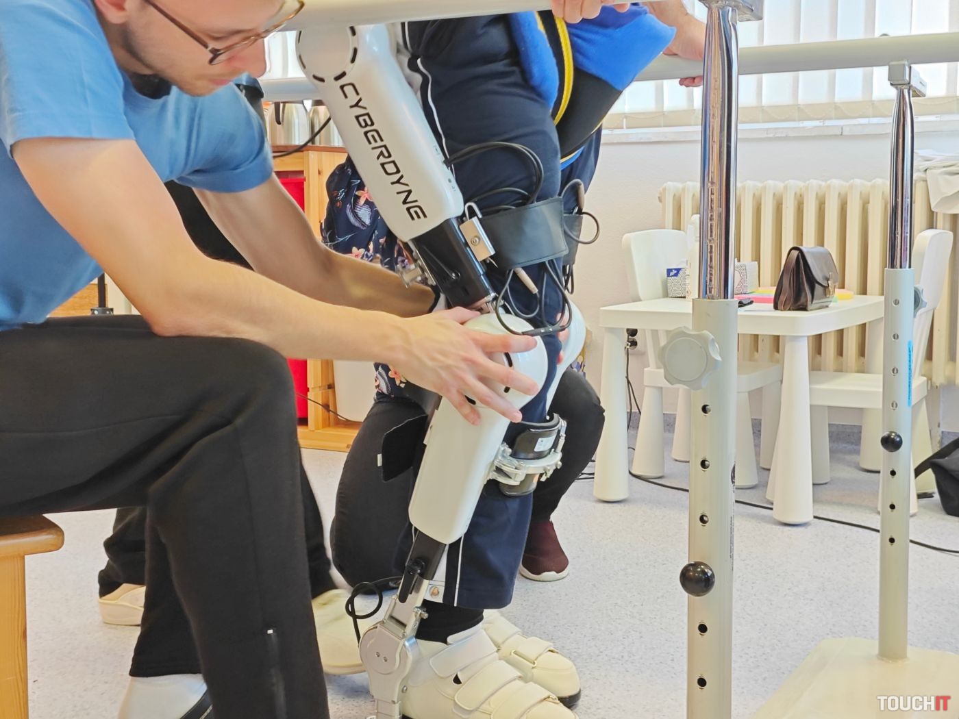 Robotický exoskeleton HAL na Slovensku: Dáva nádej pacientom s poranením miechy