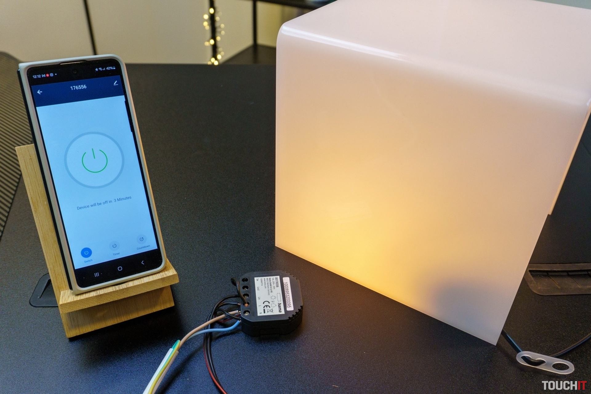 Svoj starý vypínač doplňte o možnosť ovládania smartfónom. Navonok sa nič nezmení