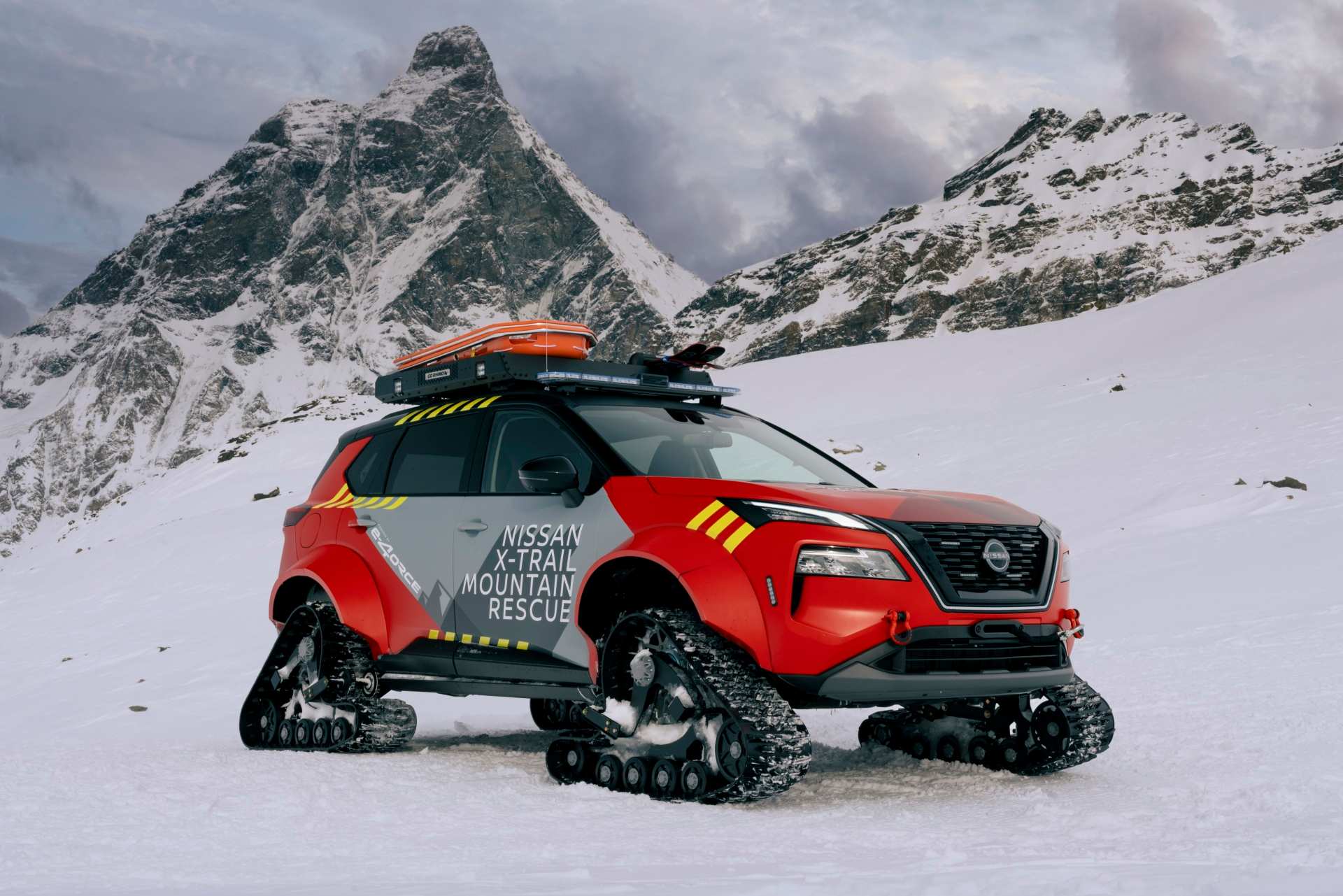 Koncept Nissan X-Trail Mountain Rescue:e-4ORCE na svahoch