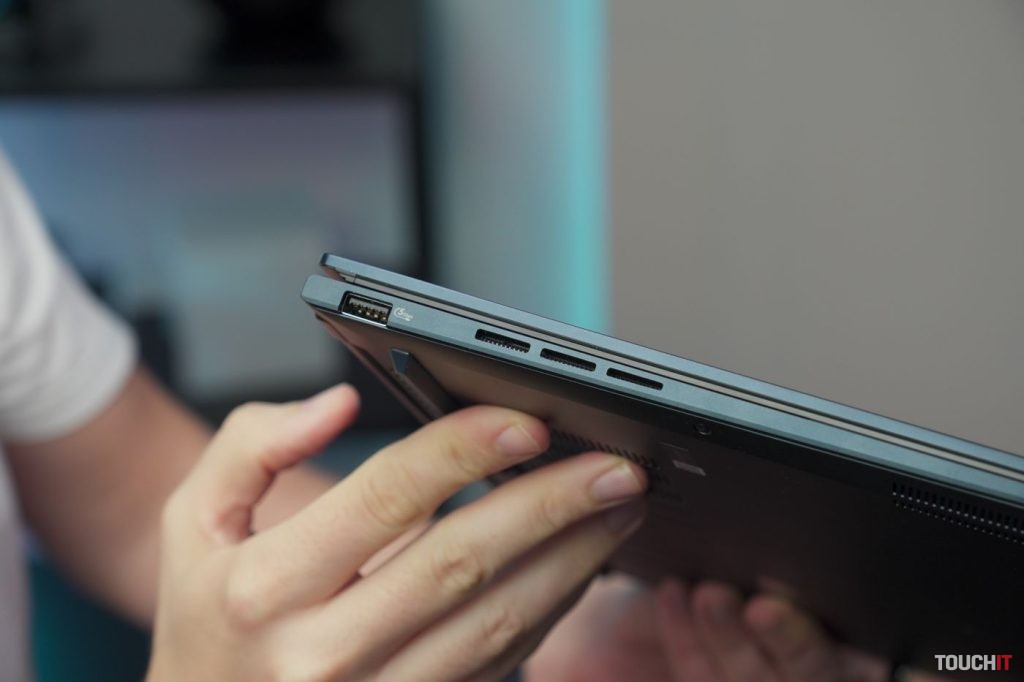 ASUS Zenbook 14 OLED (UX3405M)