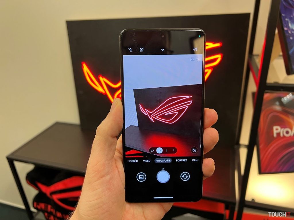 ROG Phone 8 Pro